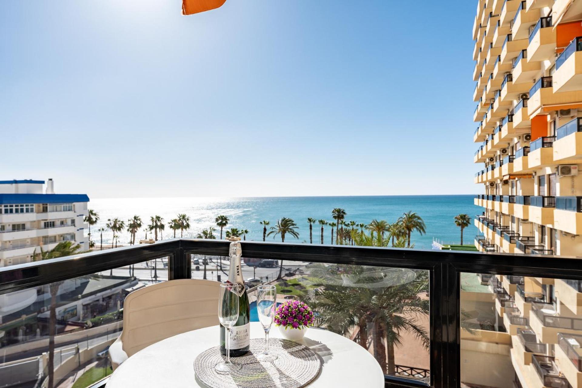 Malagasuite New Aloha Playa Benalmádena Exterior photo